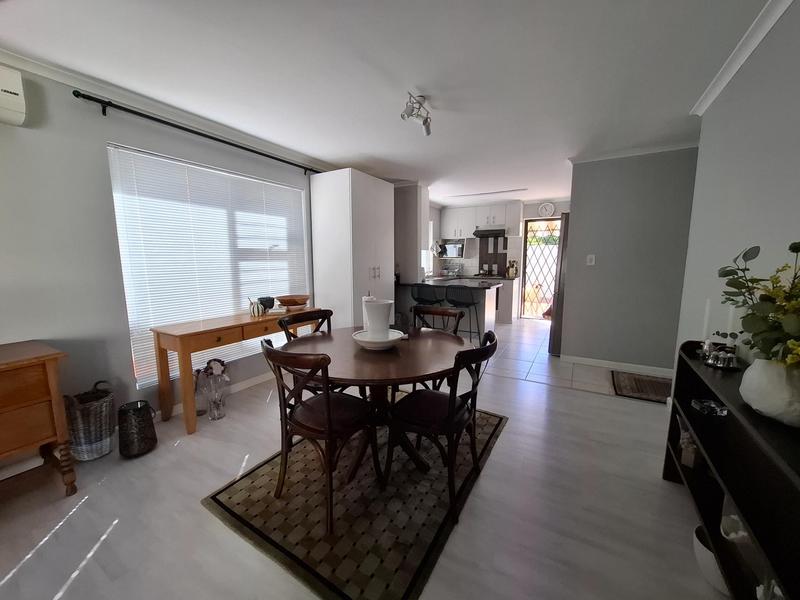 To Let 3 Bedroom Property for Rent in Land and Zeezicht Western Cape